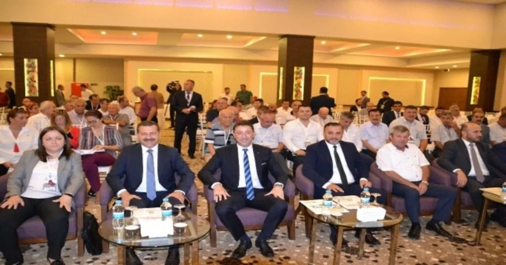 Ak Partili Yılmaz, Chpli Başkanı Yanına Alıp, Kendi Telefonundan Vatandaşları Aradı
