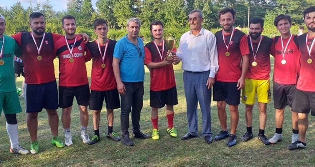 Akbucak'ın Şampiyonu İkiz Kuaför