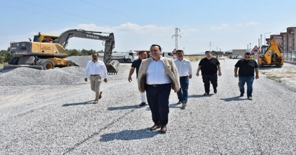 Akhisar Belediyesinden Yol Yapımında Büyük Atak