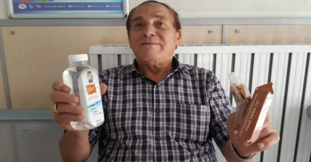 Akıllı Telefon Beklerken, Paketten Su Çıktı
