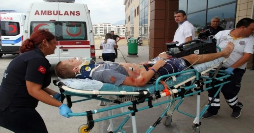 Alanyada Turist Taşıyan Minibüs Şarampole Yuvarlandı: 1 Ölü, 11 Yaralı