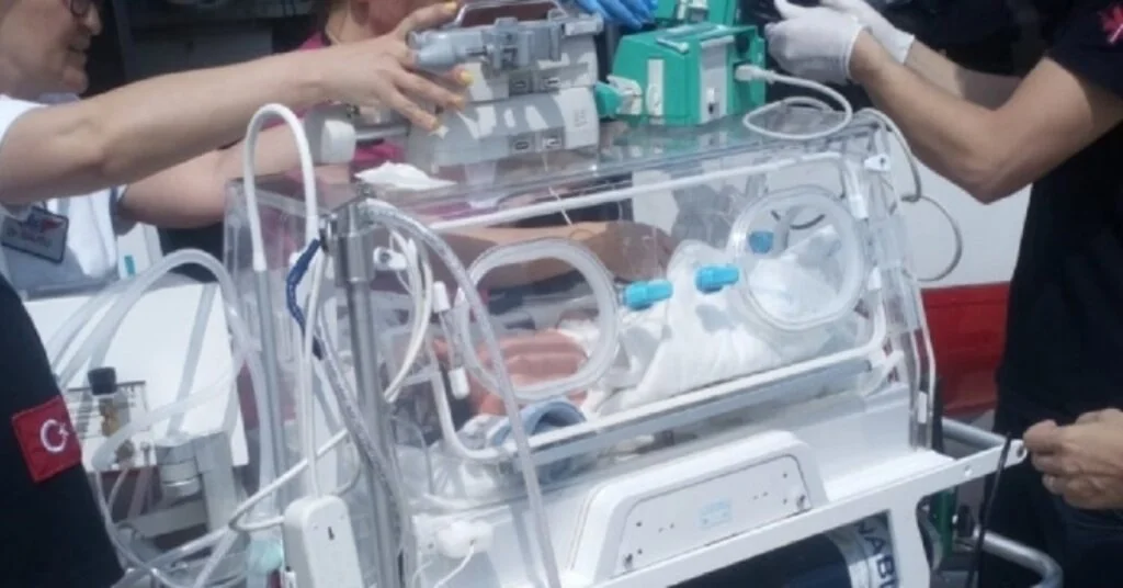 Ambulans Helikopter 1 Günlük Bebek İçin Havalandı