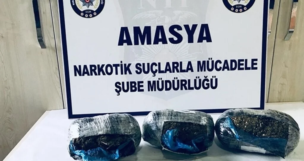 Arka tampondan 1 kilo 321  gram uyuşturucu çıktı