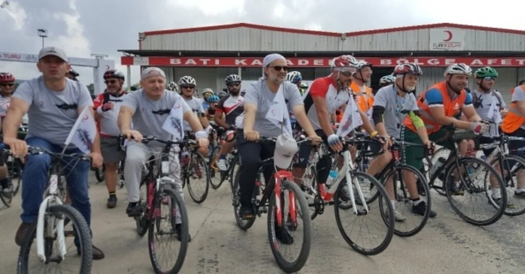 “Artçıları Kalbimizde” Diyen Kızılaycılar, Düzceden Kocaeline Pedal Çeviriyor