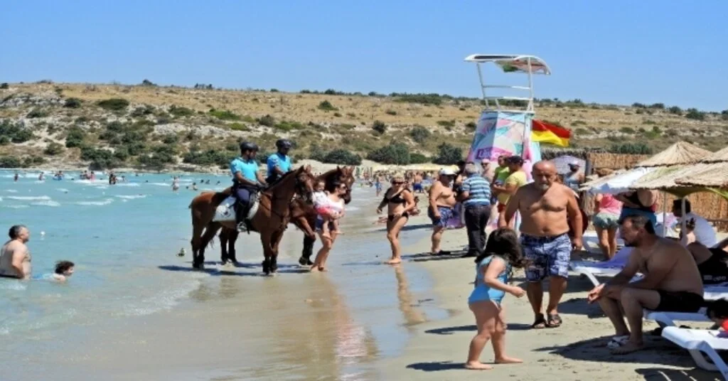 Atlı Jandarma Ekibi Çeşme Plajlarında Göreve Başladı
