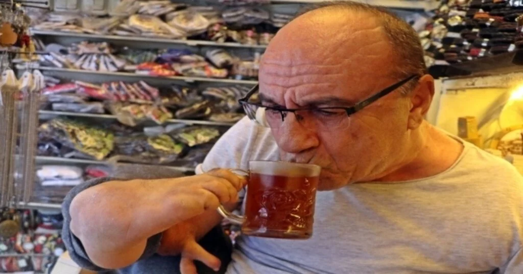 Ayakları Her Şeyi