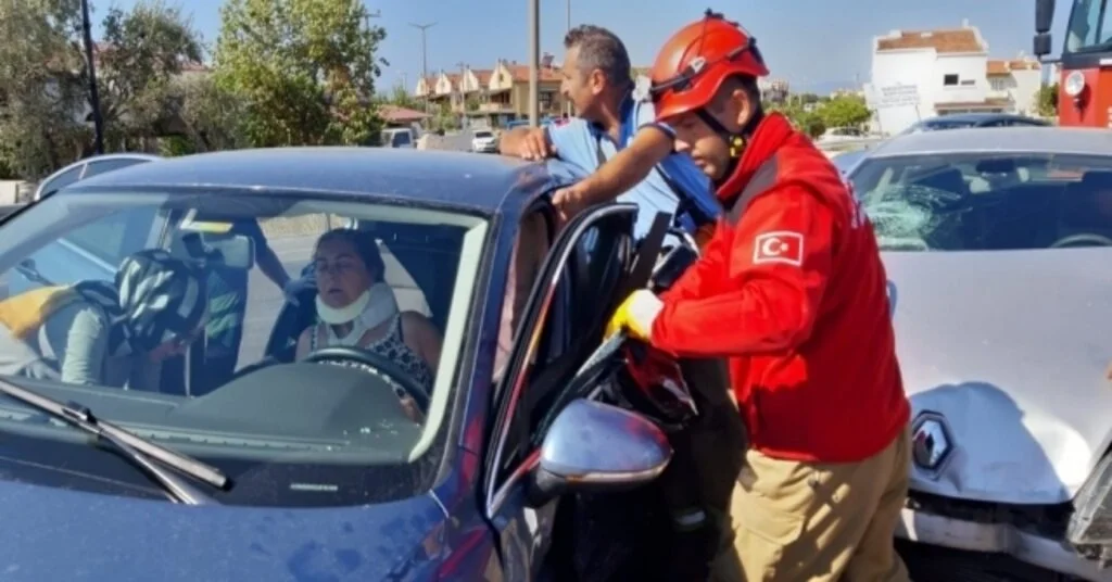 Ayvalıkta Trafik Kazası; 5 Yaralı