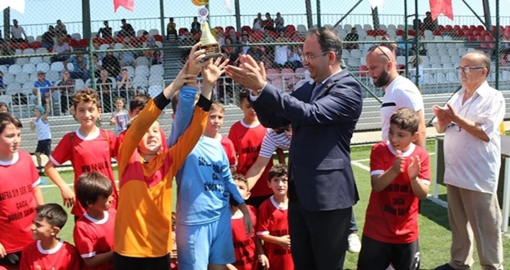 Bafra'da 30 Ağustos Zafer Turnuvasında Kupa Sahibini Buldu
