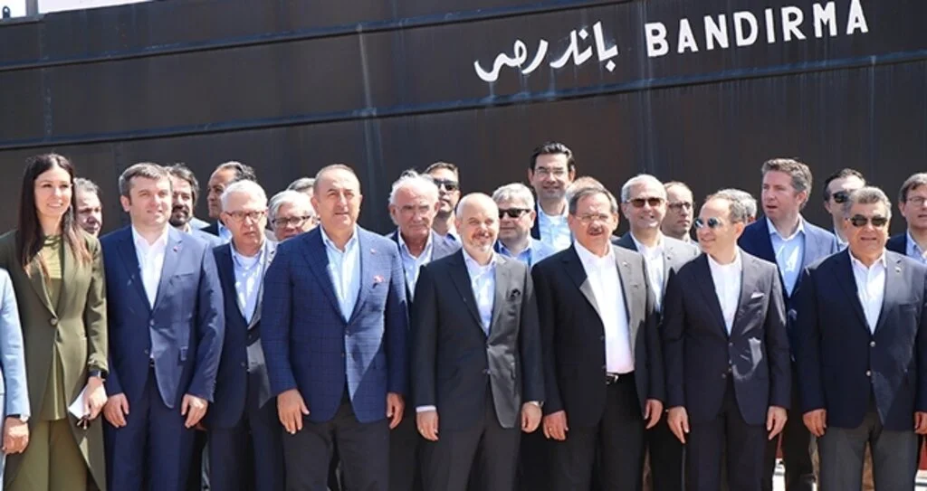 Bakan Çavuşoğlu ve büyükelçiler 'Bandırma Vapuru'nu gezdi