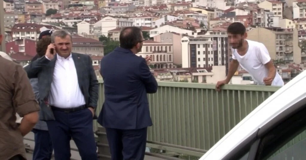 Bakan Kasapoğlu İntihardan Vazgeçirdi, Aracına Bindirdi
