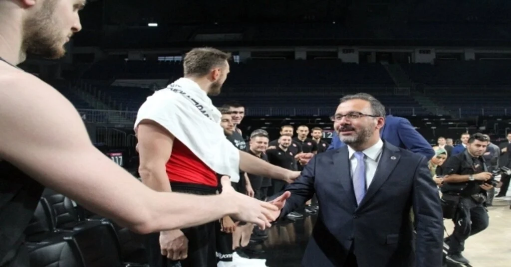 Bakan Kasapoğlundan Millilere Ziyaret