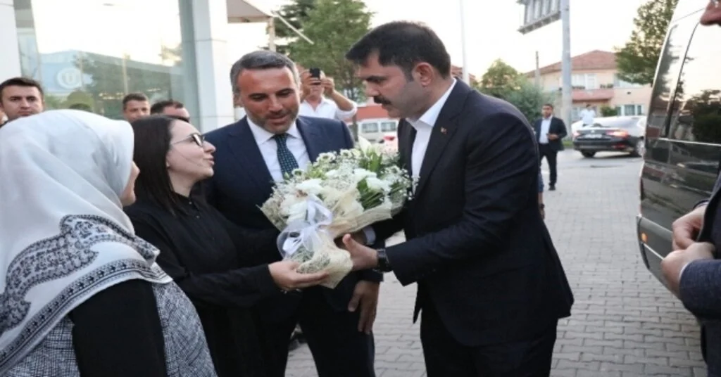 Bakan Kurum Partililerle Bir Araya Geldi