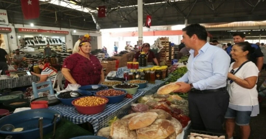 Başkan Aras Pazarcı Esnafıyla Dertleşti