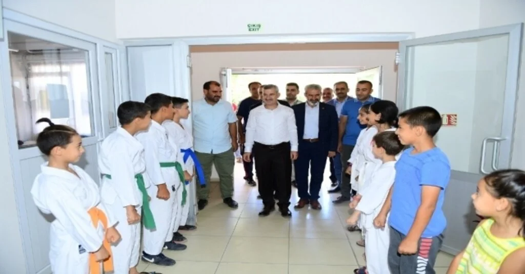 Başkan Çınar, Yeşil Konak Ve Gençlik Merkezlerindeki Hizmetleri Yakından Takip Ediyor