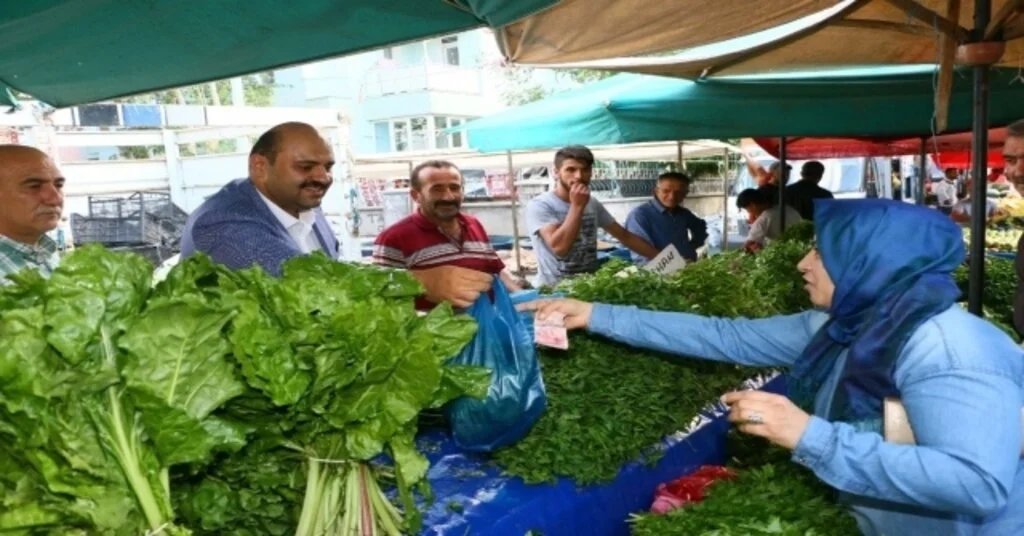 Başkan Orhan Tezgaha Geçti Vatandaşlara Satış Yaptı