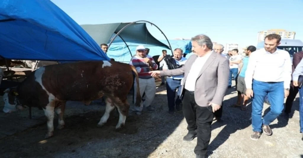 Başkan Palancıoğlu Kurban Pazarında