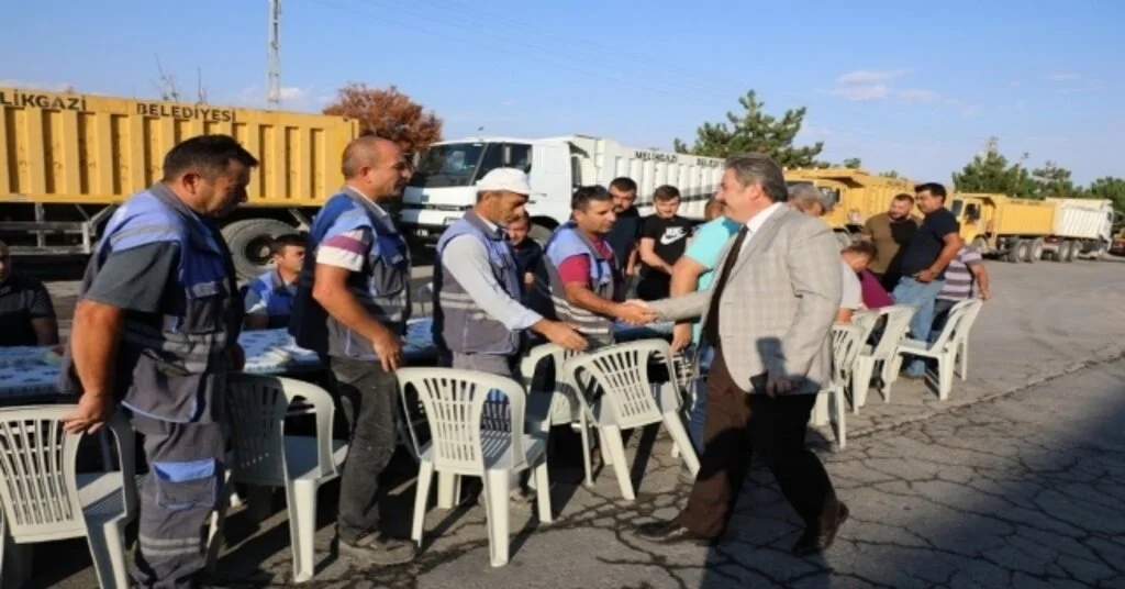 Başkan Palancıoğlu Mesaiye Şantiyede İşçilerle Başladı
