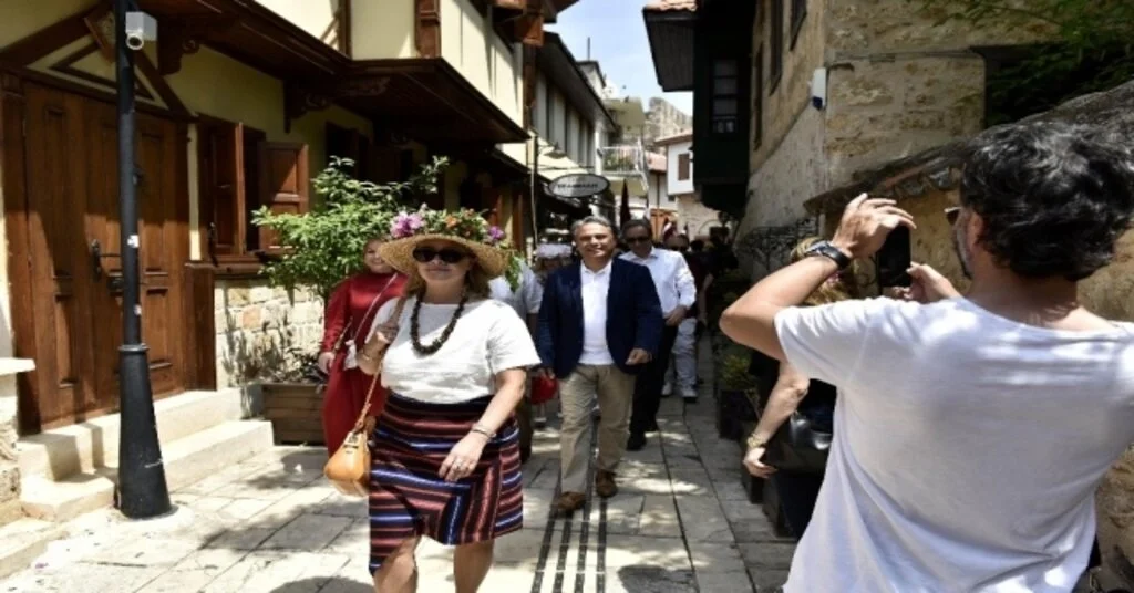 Başkan Uysal, Kaleiçi Old Town Festivalini 15 Ülkeden 47 Kente Anlatacak