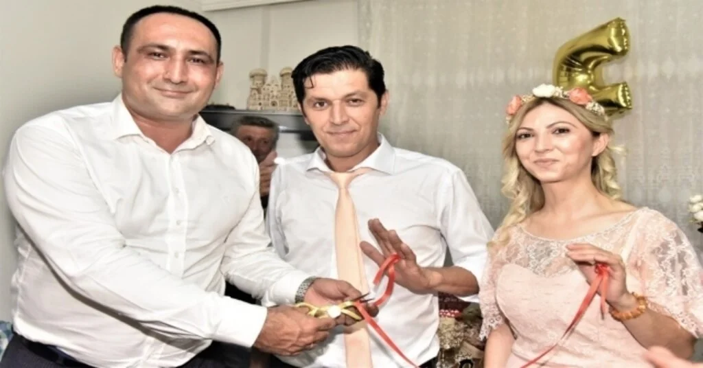Başkan Yılmaz, Önce Kız İstedi, Sonra Nişan Kurdelesini Kesti