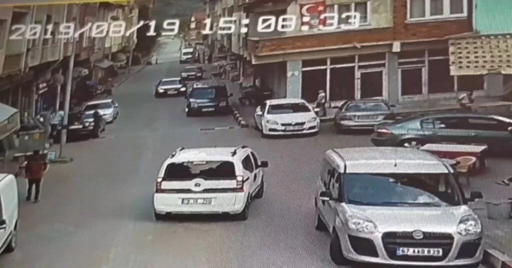 Başkanın Üzerine Araç Sürdü, O Anlar Güvenlik Kamerasına Yansıdı
