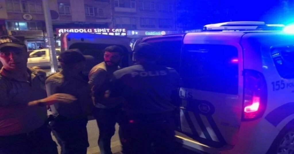 Başkentte 3 Araca Çarpan Otomobil, Dükkana Girdi