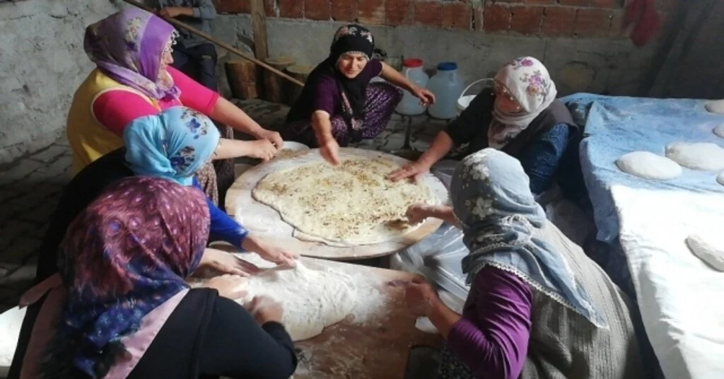 Bayramda Köylü Kadınlar Bu Lezzet İçin Bir Araya Geliyor