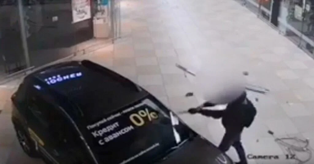 Belarusta Alışveriş Merkezine Baltayla Saldırı