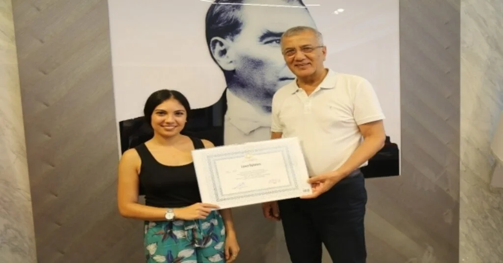 Belediye Başkanının Desteğiyle Hukuk Fakültesini Bitirdi