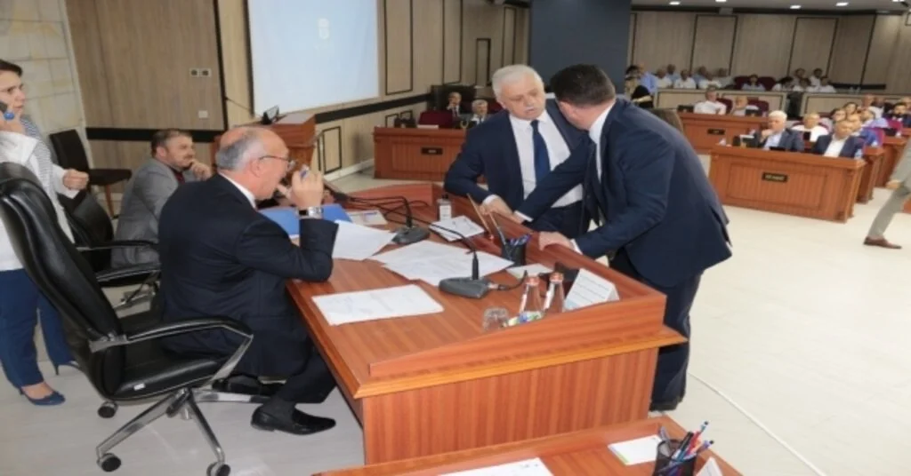 Belediye Meclisi Toplantısında Yer Krizi
