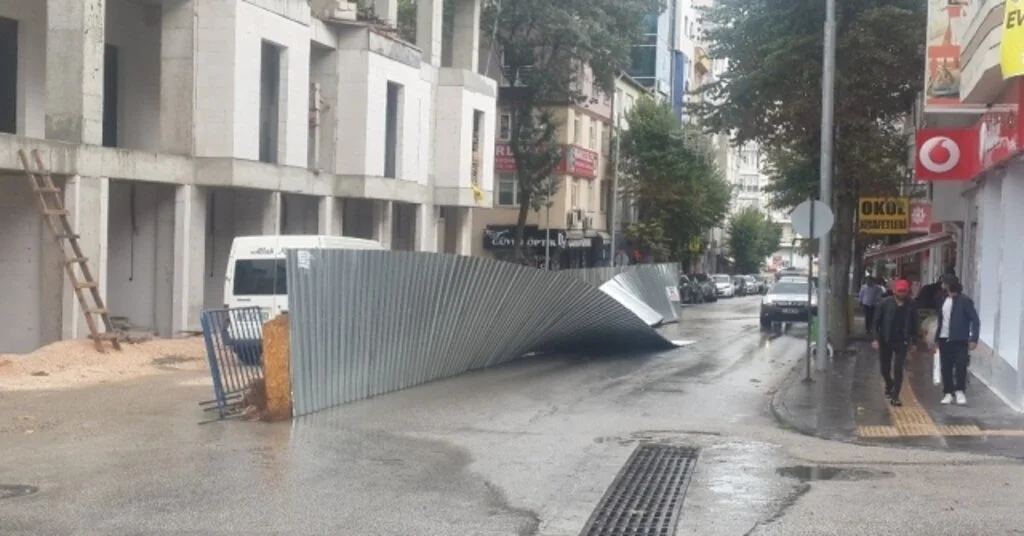 Bilecikte Kuvvetli Rüzgar Etkili Oldu