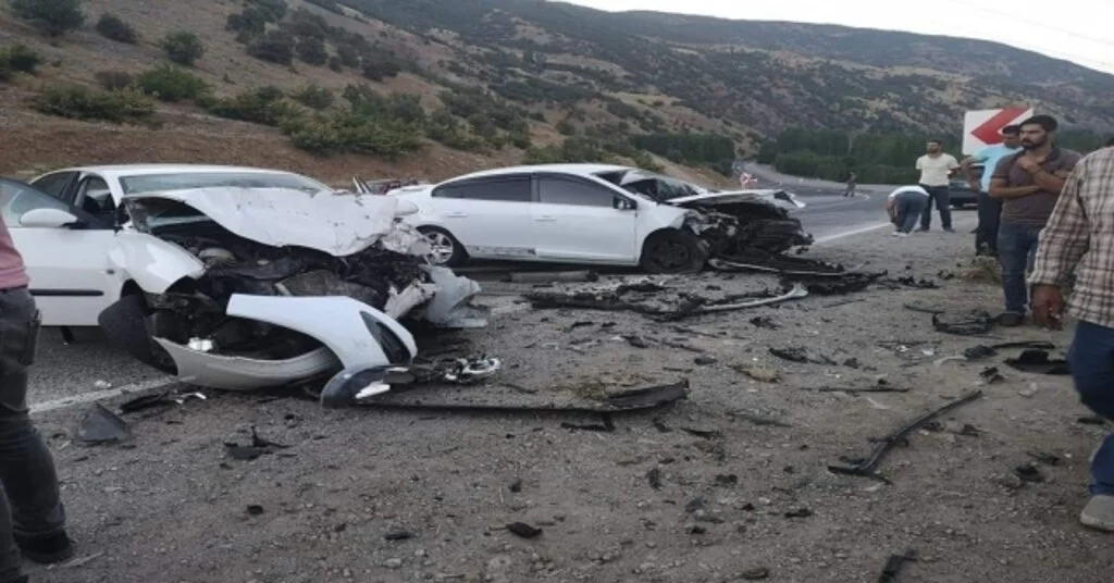 Bingölde Trafik Kazası: 3 Yaralı