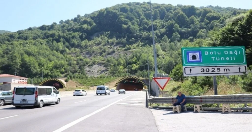 Bolu Dağı Tüneliinden Tatilde 500 Bine Yakın Araç Geçti