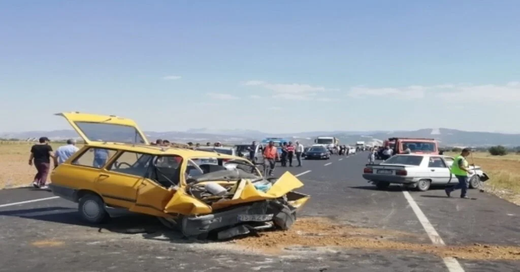 Burdurda Trafik Kazası : 1 Ölü, 9 Yaralı