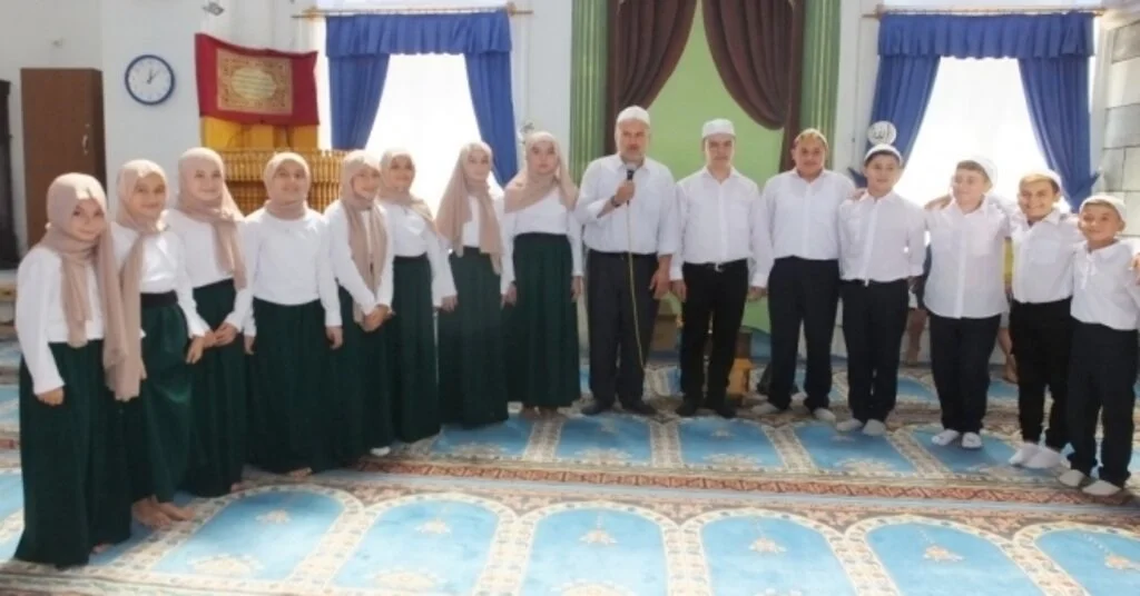 Burhaniyede Hatim Eden Çocuklara Hediye Yağmuru