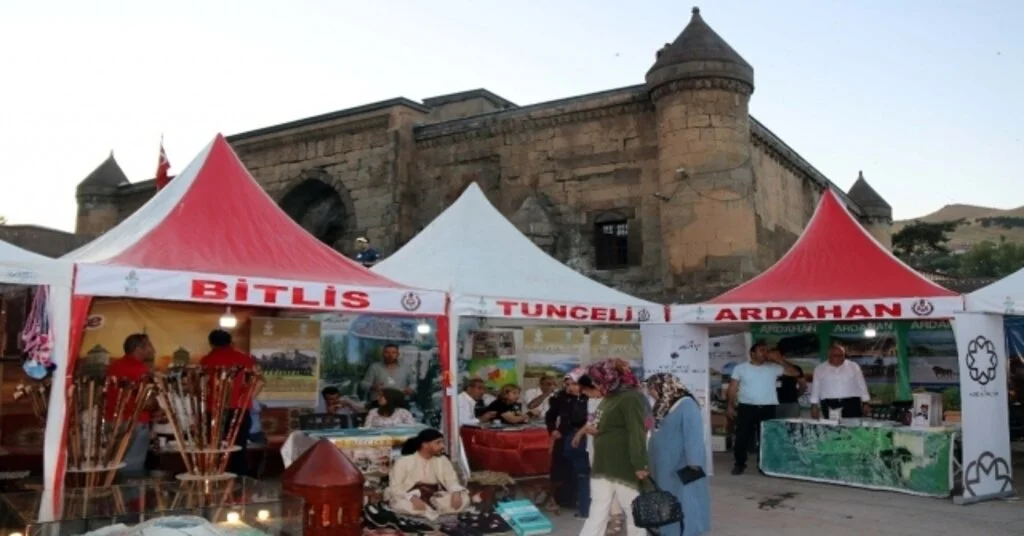 ‘Büyük Bitlis Buluşmaları Görkemli Bir Törenle Başladı