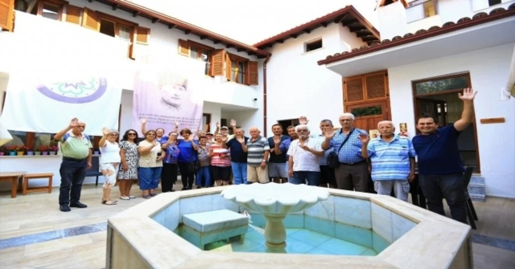 Büyükşehir 100 Yaş Evinde Yüzler Gülüyor