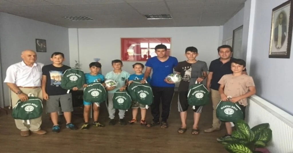 Büyükşehirden Özel Öğrencilere Spor Malzemesi Hediyesi
