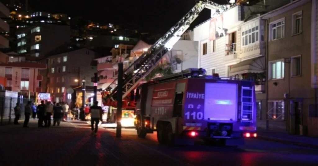 Buzdolabından Çıkan Yangın Bina Sakinlerini Sokağa Döktü
