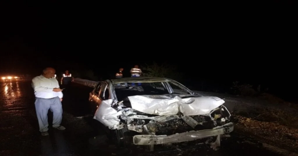 Çapa Motoruyla Çarpışan Otomobil Cayır Cayır Yandı