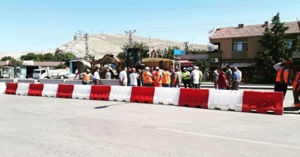 Çayırhanda Sanayi Çıkışının Kapanmasına Esnaftan Tepki