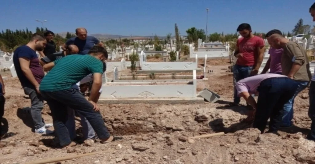 Cesedi Bulunan Kayıp Gencin Cenazesi Toprağa Verildi
