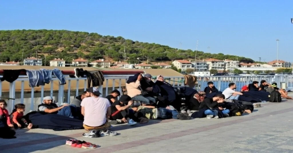 Çeşmede 82 Göçmen Yakalandı