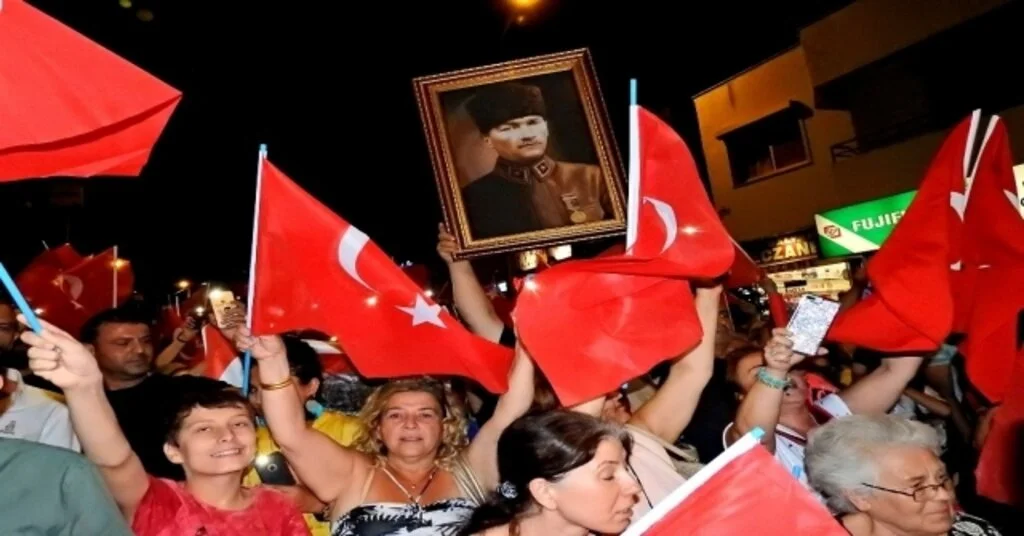 Çeşmede Fener Alayında Meşaleler Yerine Cep Telefonu Işıkları Yandı