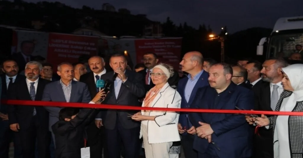 Cumhurbaşkanı Erdoğan, Araklıda Restoran Açılışına Katıldı