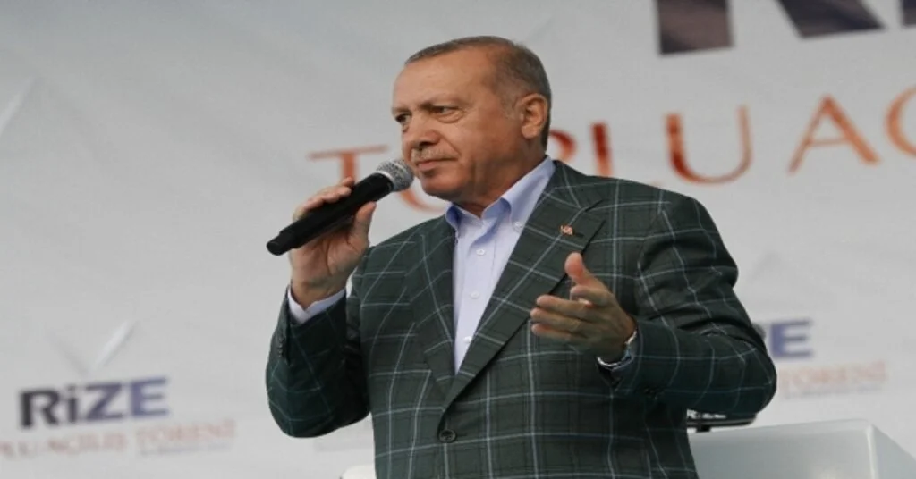 Cumhurbaşkanı Erdoğan: “İstanbulu Sel Bastı, Beyefendi Tatilde”