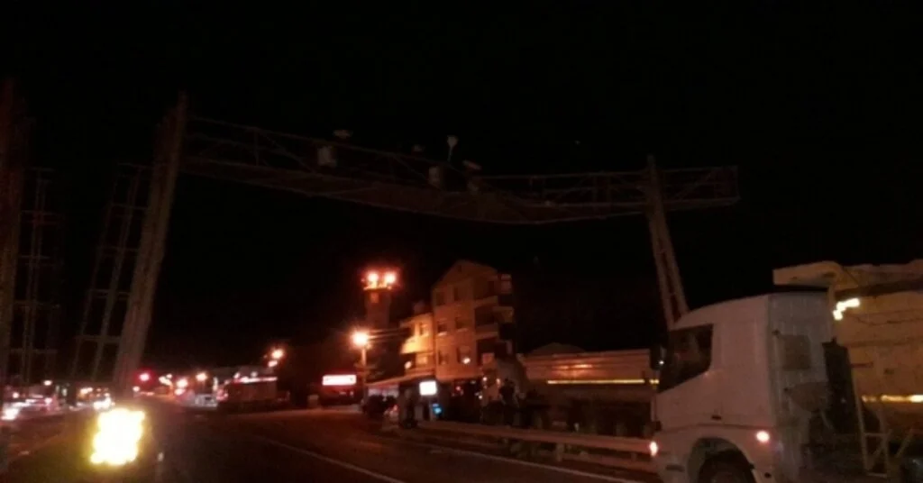 Damperi Açık Unutulan Kamyon, Pts Düzeneğini Parçaladı
