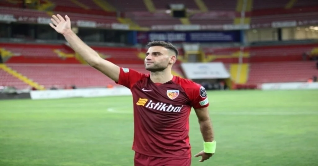 Deniz Türüç Fenerbahçeyi Tercih Etti