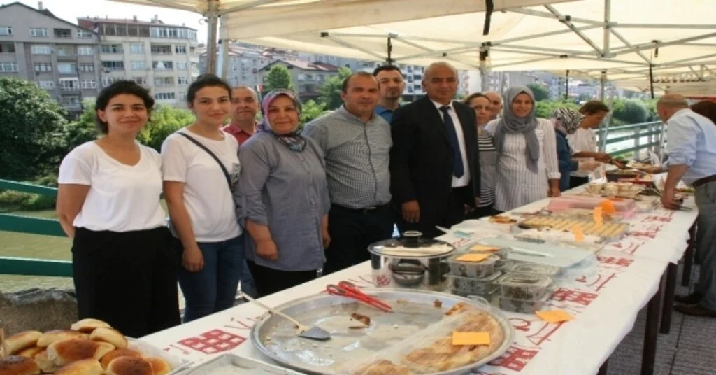 Devrekte İki Okul Tarafından Açılan Kermes Büyük İlgi Gördü