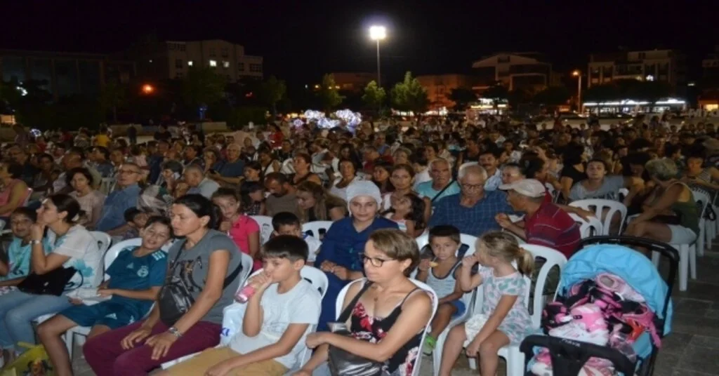 Didimde Yaz Sineması Keyfi Yaşandı