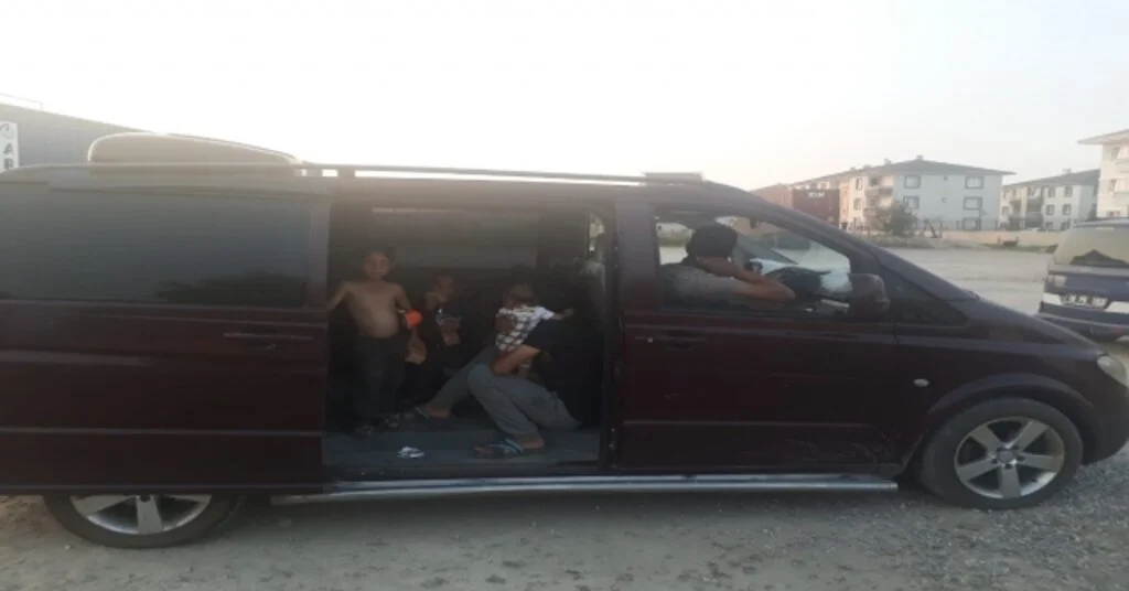 Dilenciler Lüks Araçta Yakalandı